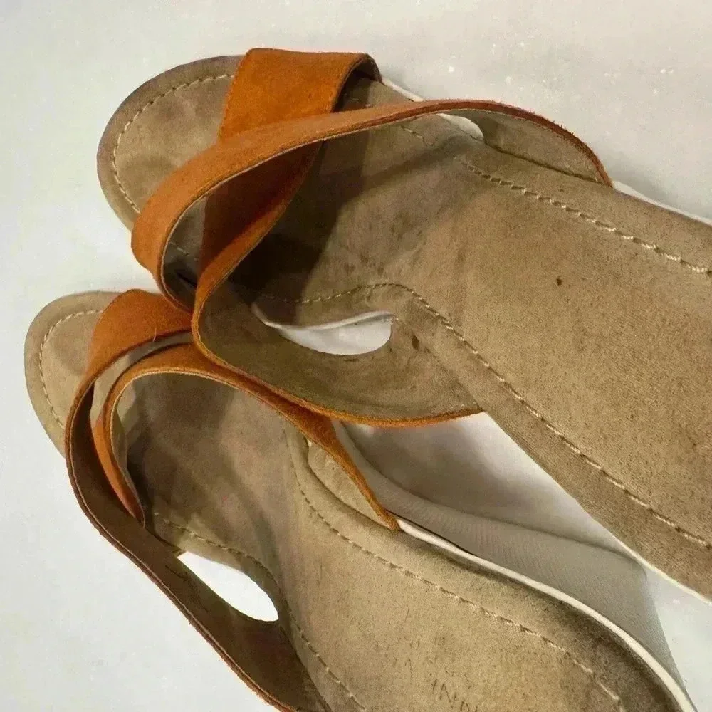 Adrienne vittadini wedge suede sandals burnt orange size 10